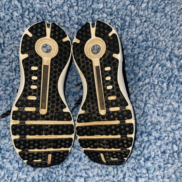 Women’s under armor shoes - Picture 5 of 5